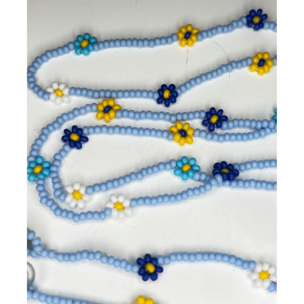 Vintage Daisy Chain Beaded Eye Glass Holder 30 Inch Blue Floral Retainer Cord